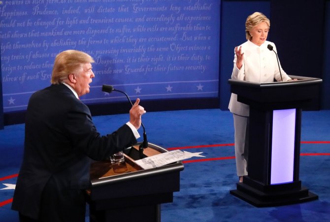 AFP/„Scanpix“ nuotr./Donaldo Trumpo ir Hillary Clinton debatai