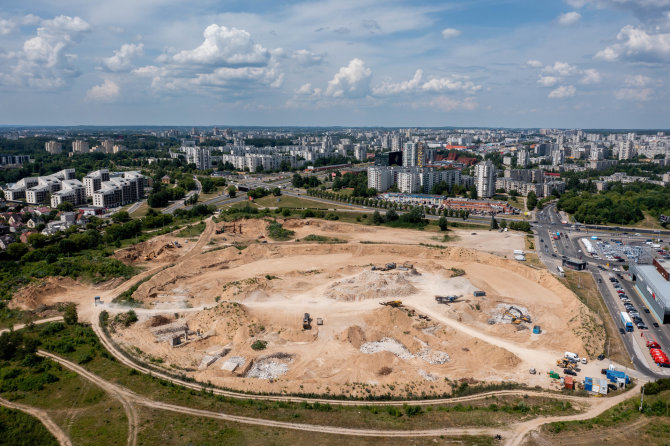 Lukas Balandis / BNS nuotr./Nacionalinio stadiono statybos: 2023 metų vasara.