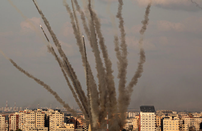 „Zuma press“/„Scanpix“/Izraelio link iš Gazos skrendančios raketos