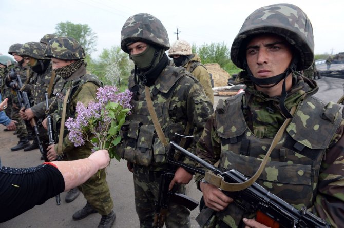 AFP/„Scanpix“ nuotr./Ukrainos kariai netoli Slovjansko miesto