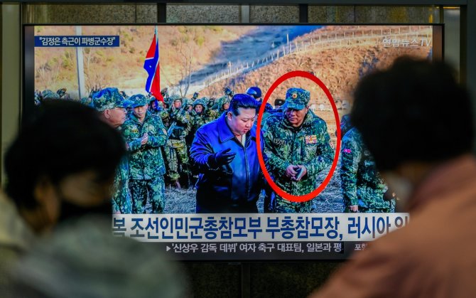 ZUMAPRESS / Scanpix nuotr./Kim Jong Unas ir Kim Yong Bokas