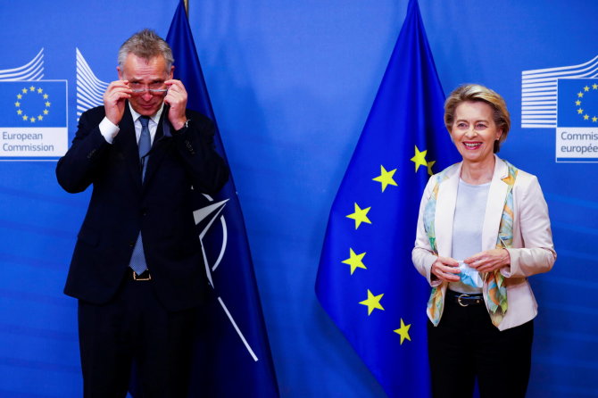 „Reuters“/„Scanpix“ nuotr./Jensas Stoltenbergas ir Ursula von der Leyen