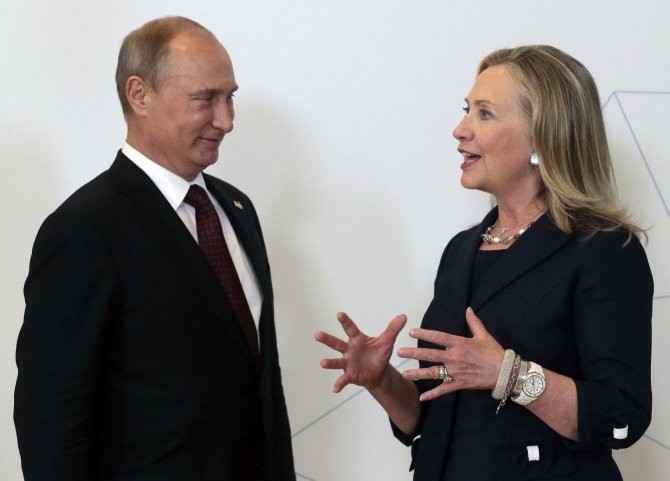 „Scanpix“/AP nuotr./Vladimiras Putinas ir Hillary Clinton
