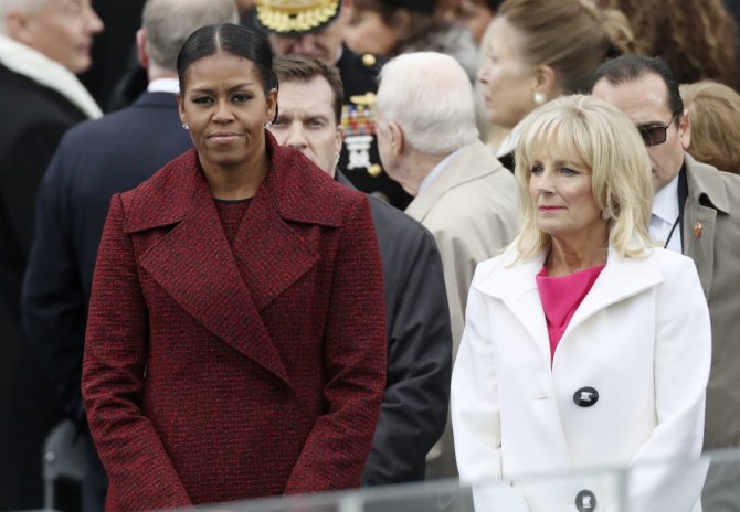 „Reuters“/„Scanpix“ nuotr./Michelle Obama ir Jill Biden