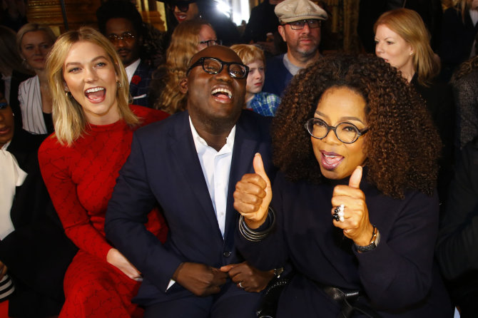 „Scanpix“/AP nuotr./Karlie Kloss, Edwardas Enninfulas ir Oprah Winfrey