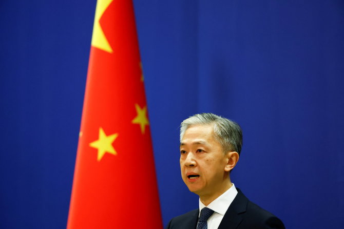 „Reuters“/„Scanpix“/Kinijos užsienio reikalų ministerijos atstovas Wang Wenbinas
