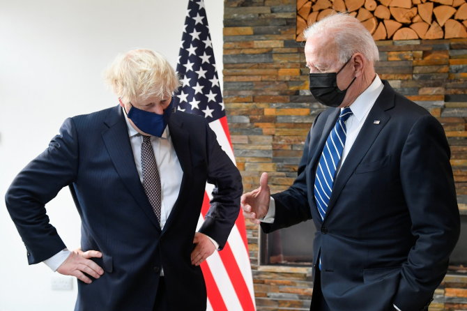 „Reuters“/„Scanpix“ nuotr./Borisas Johnsonas ir Joe Bidenas