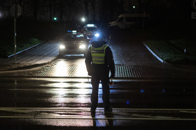 Pauliaus Peleckio / 15min nuotr./Naktinis kelių policijos reidas