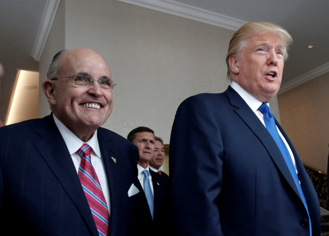 „Reuters“/„Scanpix“ nuotr./Rudy Giuliani ir Donaldas Trumpas
