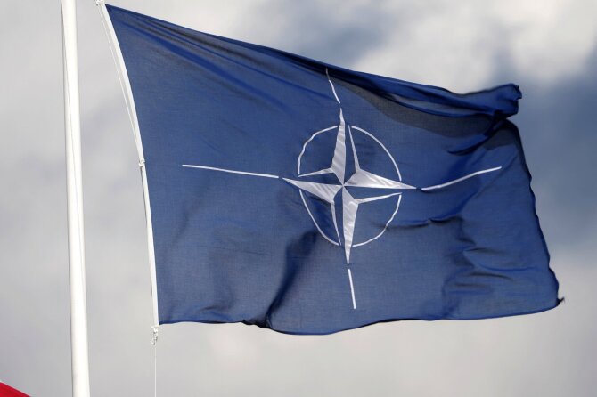 NATO vėliava / REUTERS