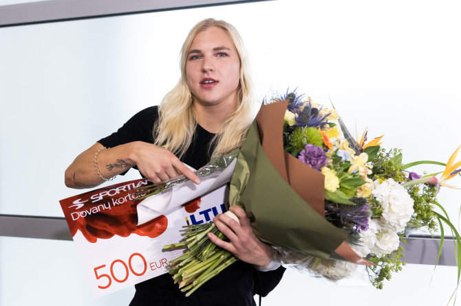 Gretos Skaraitienės / BNS nuotr./Rūtos Meilutytės ir plaukikų komandos pasitikimas Vilniaus oro uoste