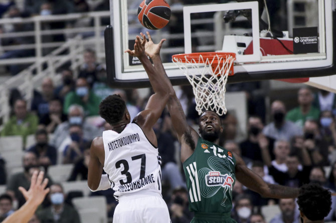 Getty images / Euroleague.net nuotr./Kostas Antetokounmpo prieš Okaro White'ą