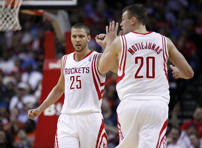 „Scanpix“/„USA Today Sports“ nuotr./Chandleris Parsonsas ir Donatas Motiejūnas