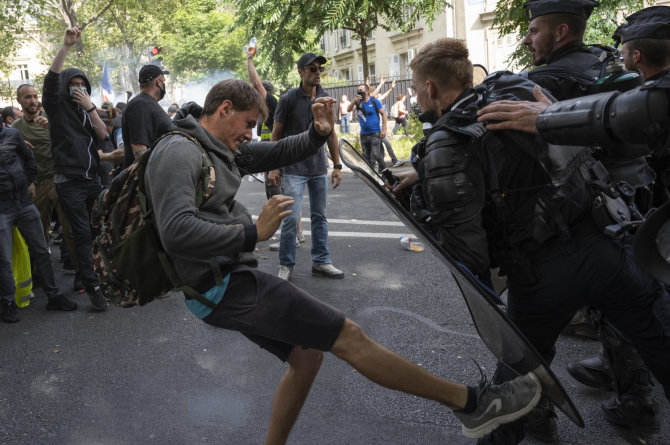 ZUMAPRESS / Scanpix nuotr./Sveikatos paso priešininkų protestas Prancūzijoje