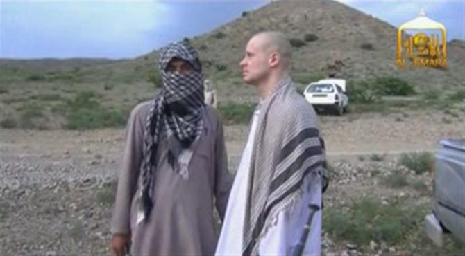 „Reuters“/„Scanpix“ nuotr./Penkių Talibano kovotojų apkeitimas į amerikietį Bowe Bergdahlą