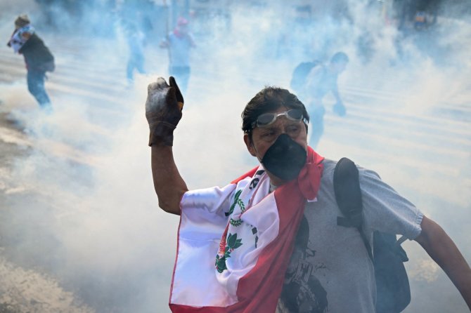 „AFP“/„Scanpix“/Protestuotojas Peru, palaikantis buvusį prezidentą Pedro Castillo