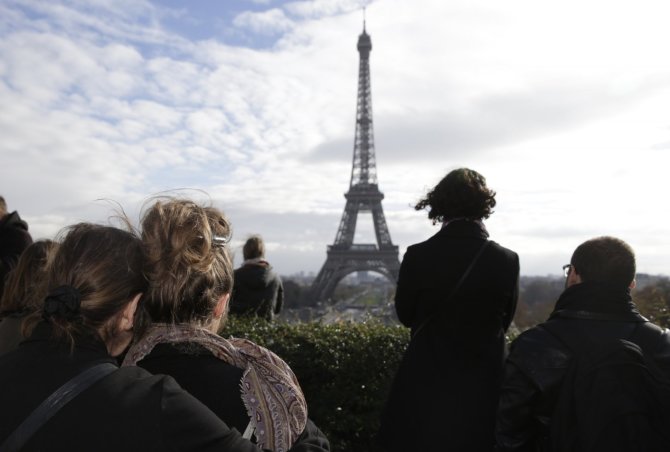 AFP/„Scanpix“ nuotr./Pasaulis pagerbė Paryžiaus teroro atakos aukas tylos minute