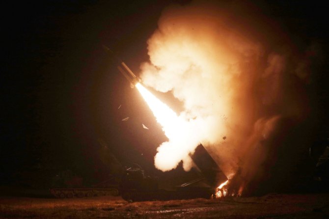 „AFP“/„Scanpix“/Paleista ATACMS raketa