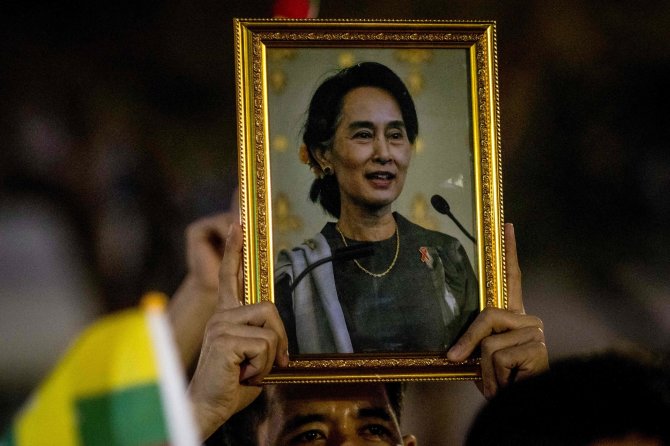 AFP/„Scanpix“ nuotr./ Aung San Suu Kyi atvaizdas