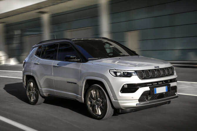 Gamintojo nuotr./Atnaujintas „Jeep Compass“
