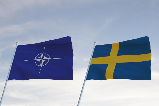 123RF.com nuotr./NATO, Švedijos vėliavos