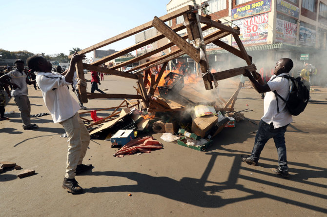 „Reuters“/„Scanpix“ nuotr./Neramumai Zimbabvėje po rinkimų