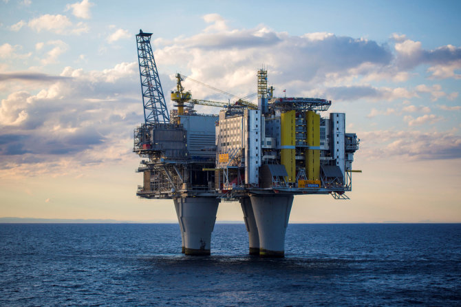 „Reuters“/„Scanpix“ nuotr./Naftos platforma Šiaurės jūroje