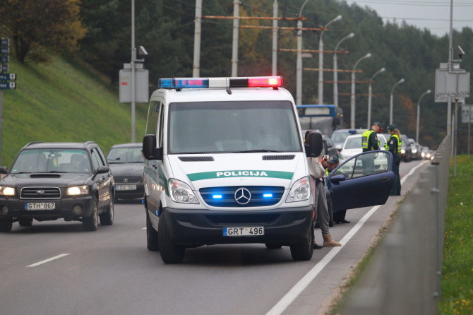 Irmanto Gelūno/15min.lt nuotr./Avarija Vilniaus T.Narbuto gatvėje