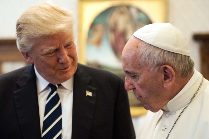 „Scanpix“/„SIPA“ nuotr./Donaldas Trumpas ir popiežius Pranciškus