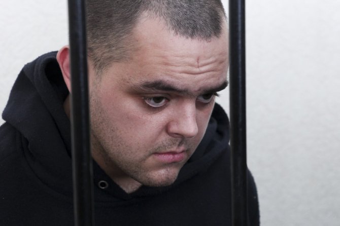 „Scanpix“/AP nuotr./Aidenas Aslinas teisme apsišaukėliškoje Donecko respublikoje