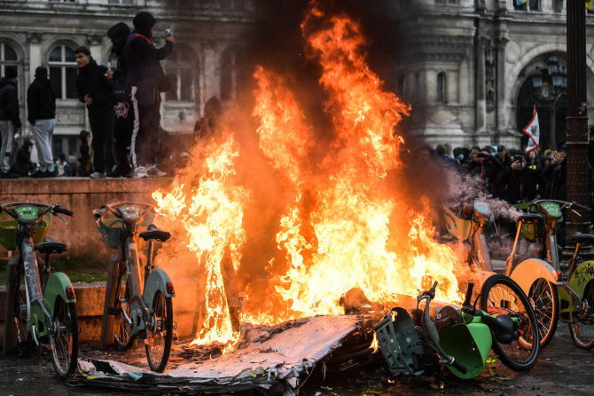 „Scanpix“/„SIPA“ nuotr./Protestai Prancūzijoje