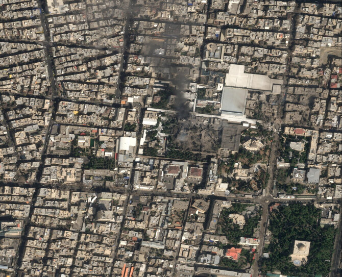 „Reuters“/„Scanpix“ nuotr./Sunaikintas Ali Khamenei kompleksas