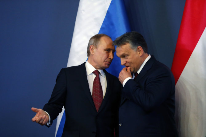 „Reuters“/„Scanpix“ nuotr./Vladimiras Putinas ir Viktoras Orbanas