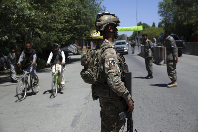 „Scanpix“/AP nuotr./Talibai kasdien atakuoja Afganistano saugumo pajėgas