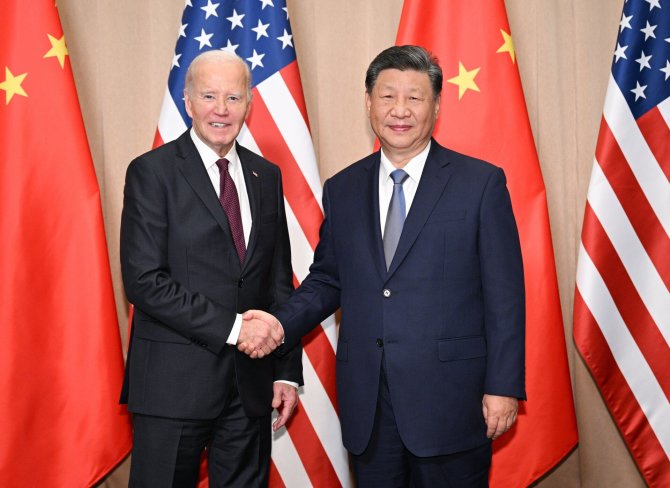 Xi Jinpingas su J. Bidenu Limoje / Li Xueren / ZUMAPRESS.com