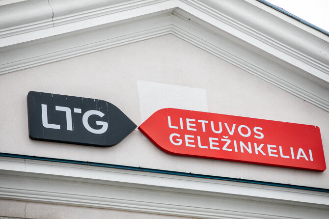 Juliaus Kalinsko / 15min nuotr./„Lietuvos geležinkeliai“ logotipas
