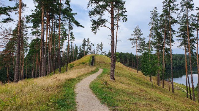 Gintarės Stakėnaitės nuotr./Kačėniškės piliakalnis