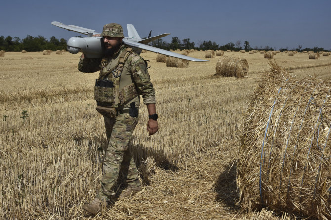 „AP“/„Scanpix“/Ukrainos karys su dronu