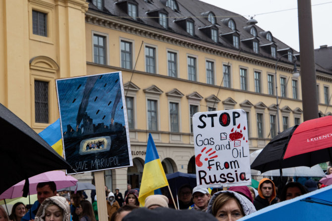 Imago/Scanpix photo/Demonstranten fordern ein Ende der Öl- und Gasimporte aus Russland.