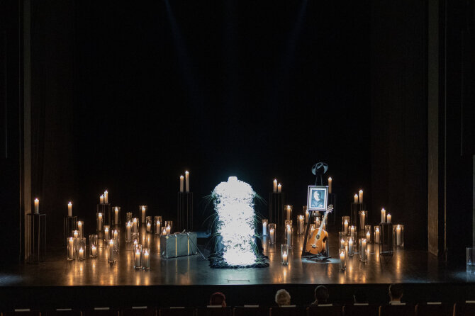 Roberto Riabovo / BNS nuotr./Atsisveikinimas su Kostu Smoriginu Jaunimo teatre