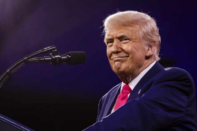 D. Trumpas / Samuel Corum - Pool via CNP / picture alliance / Consolidated News Photos