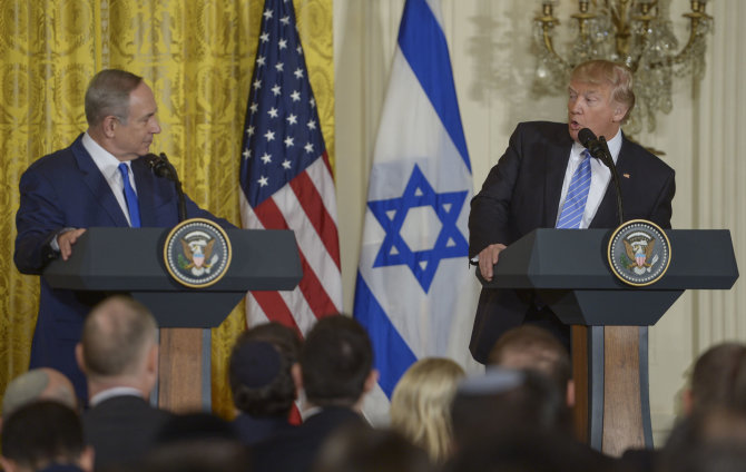 „Scanpix“/„Sipa USA“ nuotr./Benjaminas Netanyahu ir Donaldas Trumpas