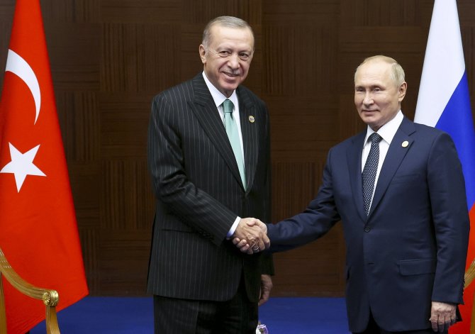 „AP“/„Scanpix“/Turkijos prezidentas Recepas Tayyipas Erdoganas ir Rusijos vadovas Vladimiras Putinas