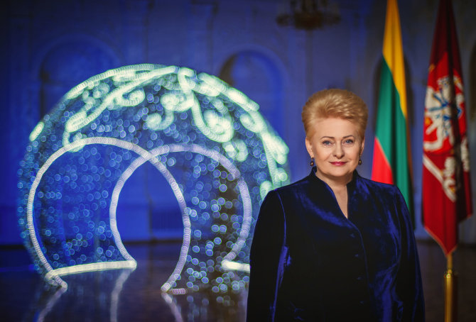 LR Prezidento kanceliarijos nuotr./Lietuvos Respublikos Prezidentė Dalia Grybauskaitė sveikina Lietuvą su Naujaisiais metais
