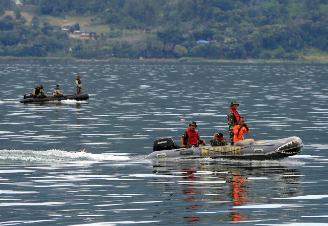 „Reuters“/„Scanpix“ nuotr./Indonezijoje nuskendus laivui ieškomi dingę asmenys