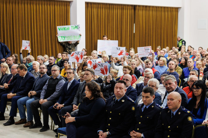 Eriko Ovčarenko / BNS nuotr./Domeikavos bendruomenės protestas