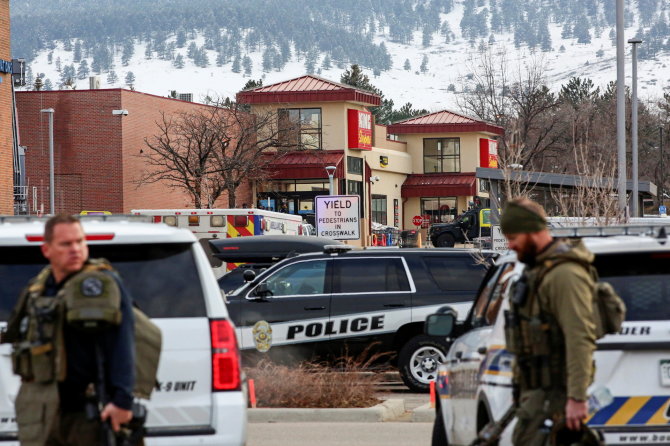 „Reuters“/„Scanpix“ nuotr./Įvykio vietoje Boulderyje