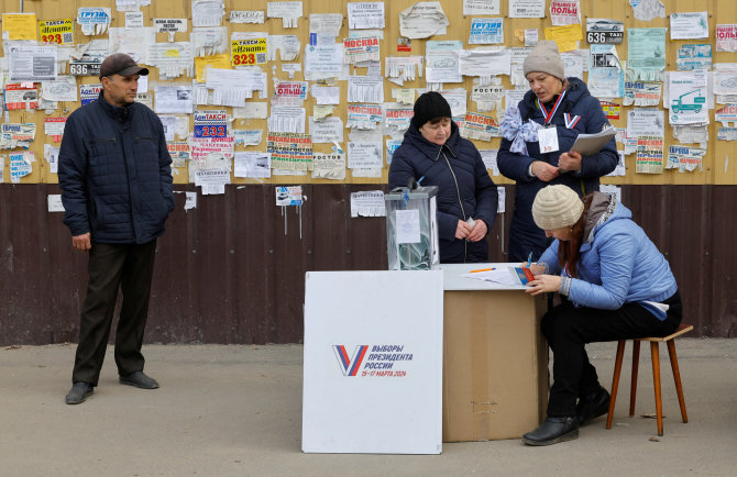 „Reuters“/„Scanpix“ nuotr./Išankstinis balsavimas Mariupolyje