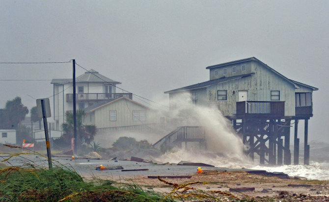 „Reuters“/„Scanpix“ nuotr./Florida po uragano Michael