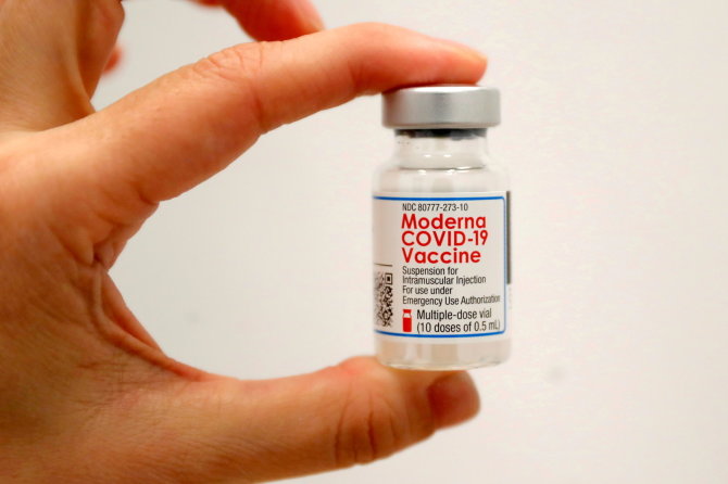 „Reuters“/„Scanpix“ nuotr./„Moderna“ vakcina nuo koronaviruso